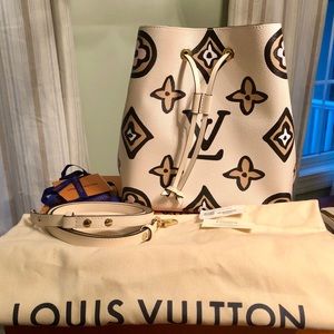 Louis Vuitton Neonoe MM Wild at Heart Sold out
